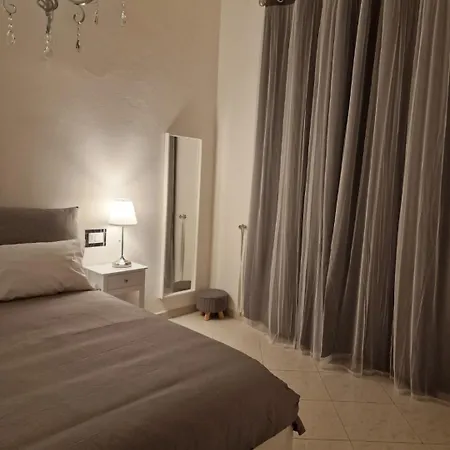 Cinzia's House Of Mirrors * Pisa