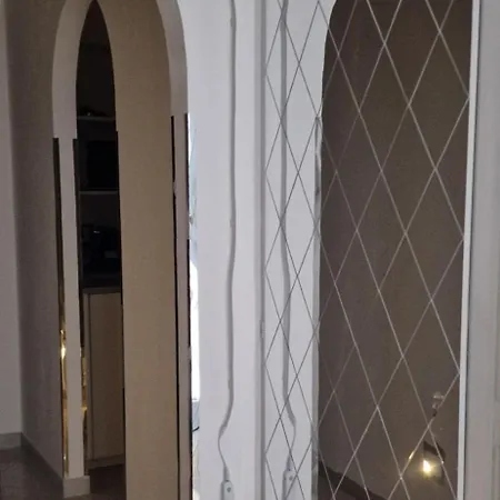Cinzia's House Of Mirrors *